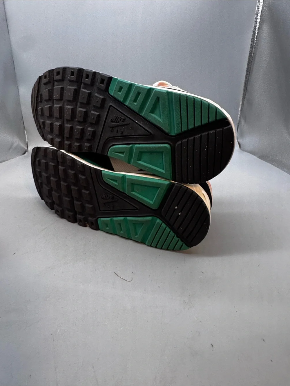 Size 9.5 Nike Air Max Correlate White Black Green Womens Shoes 511417-136